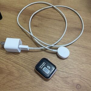 Apple series 5 smartwatch with charger